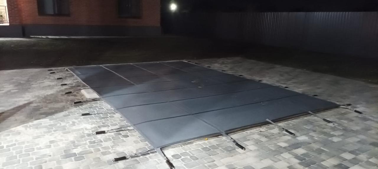 Покрывало на бассейне — вид сверху